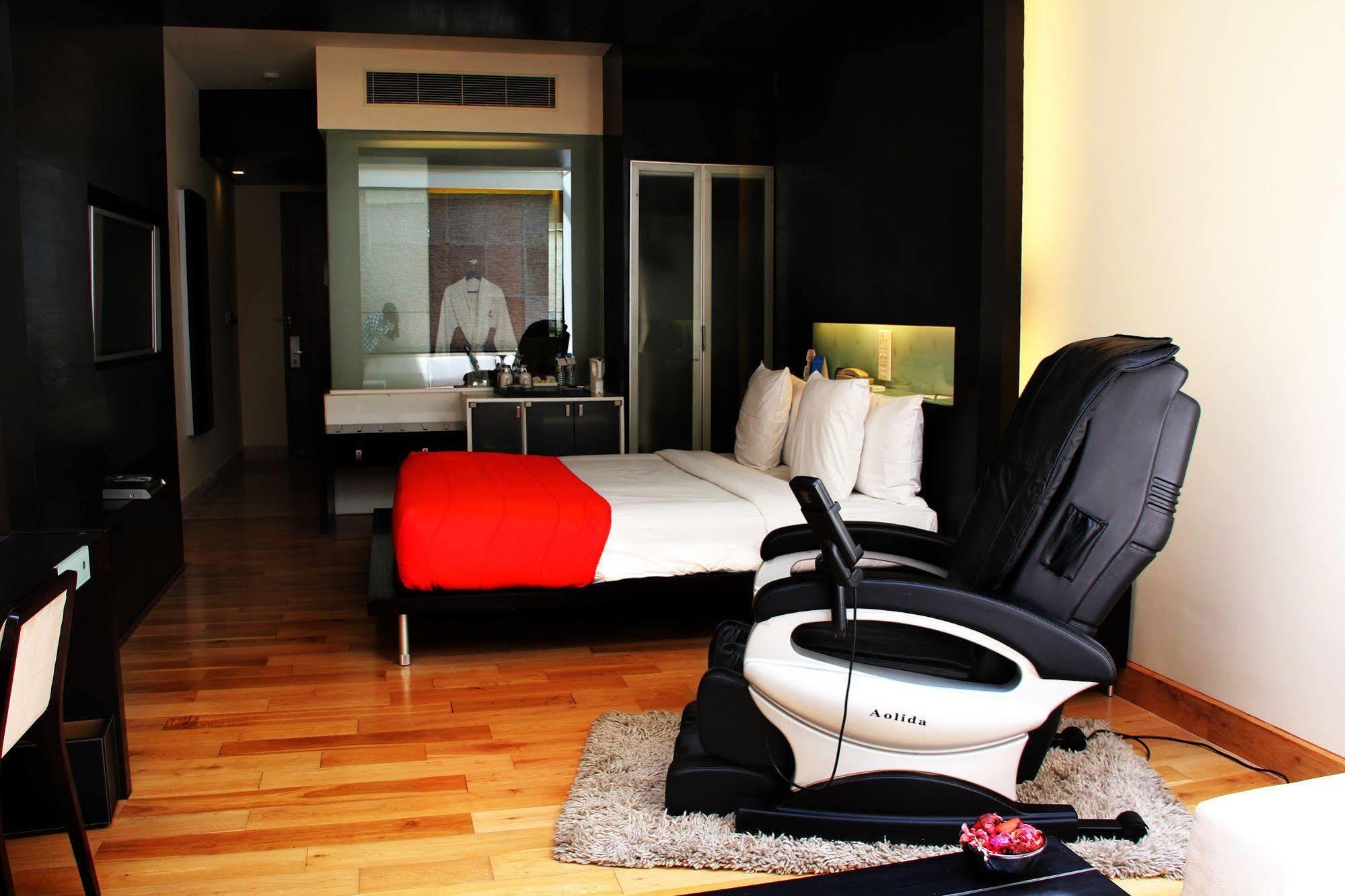 Galaxy Hotel & Spa Gurgaon Eksteriør bilde