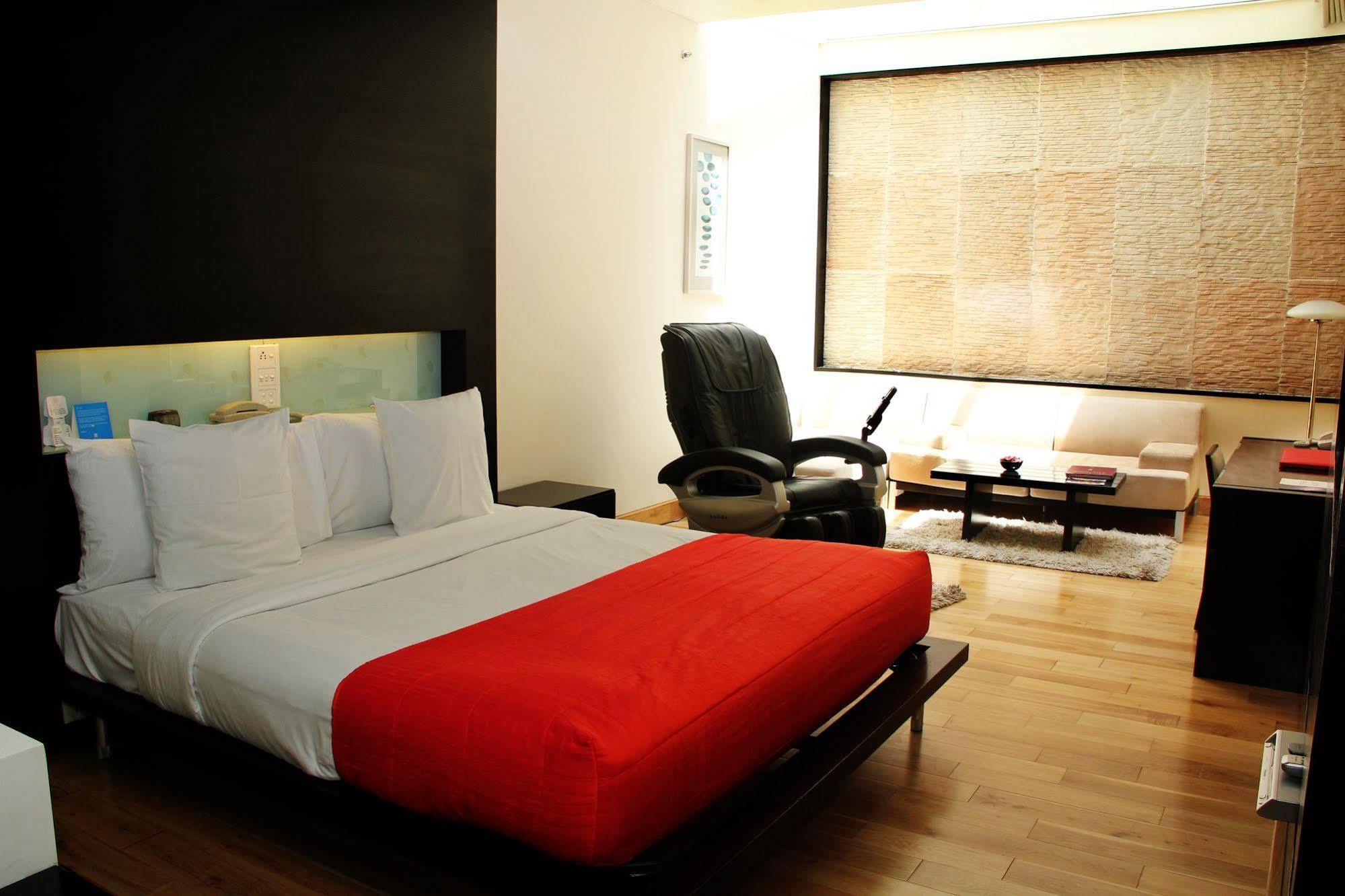 Galaxy Hotel & Spa Gurgaon Eksteriør bilde